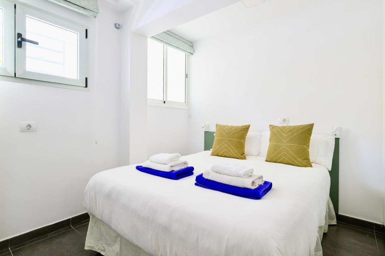 Charming 2 Bedroom Retreat With Beachfront Views San Bartolomé Esterno foto
